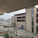 The Seabreeze Marina Daire